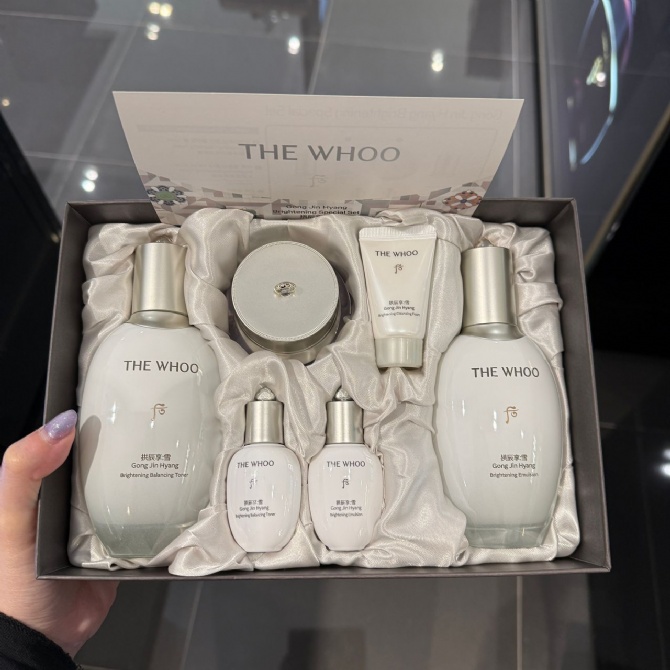 WHOO WH503 THE WHOO GONG JIN HYANG BRIGHTENING SPECIAL SET